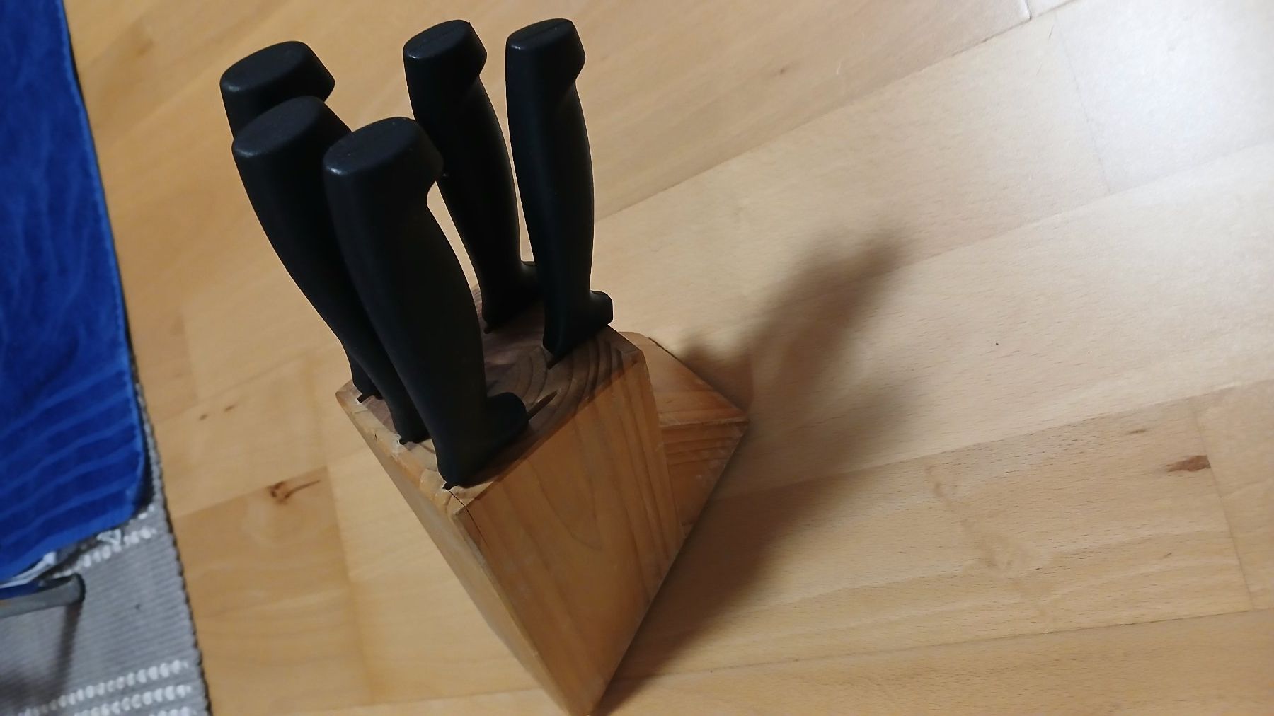 Messer: Messerblock mit 5st.verschiedenen Messern – Gebraucht aus hinwil von tho_j6kz 7