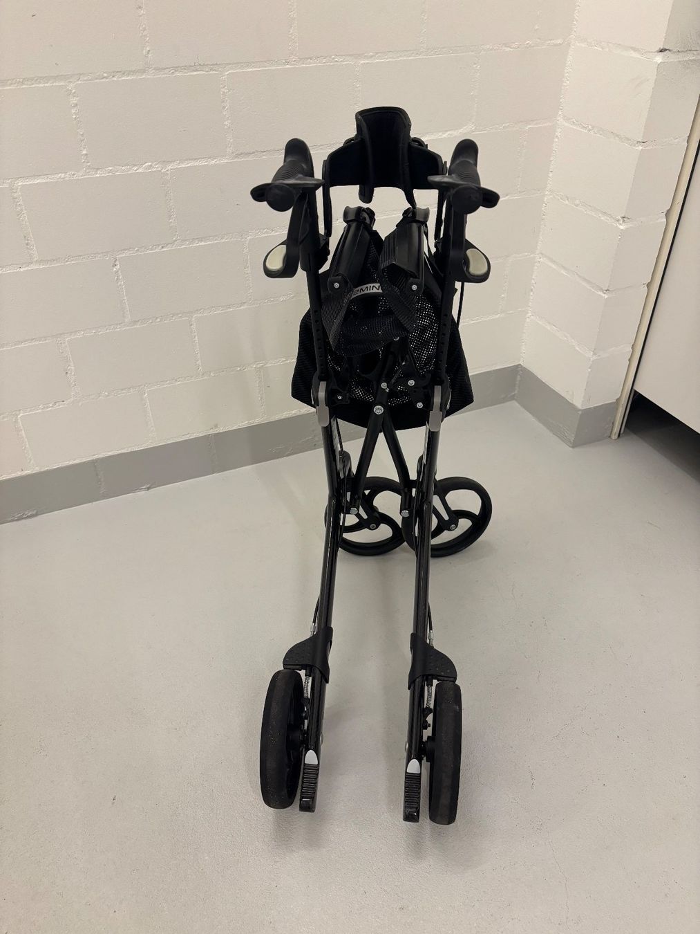 Aides à la marche: Rollator – D'occasion à Pfäffikon ZH par R-Jako 2