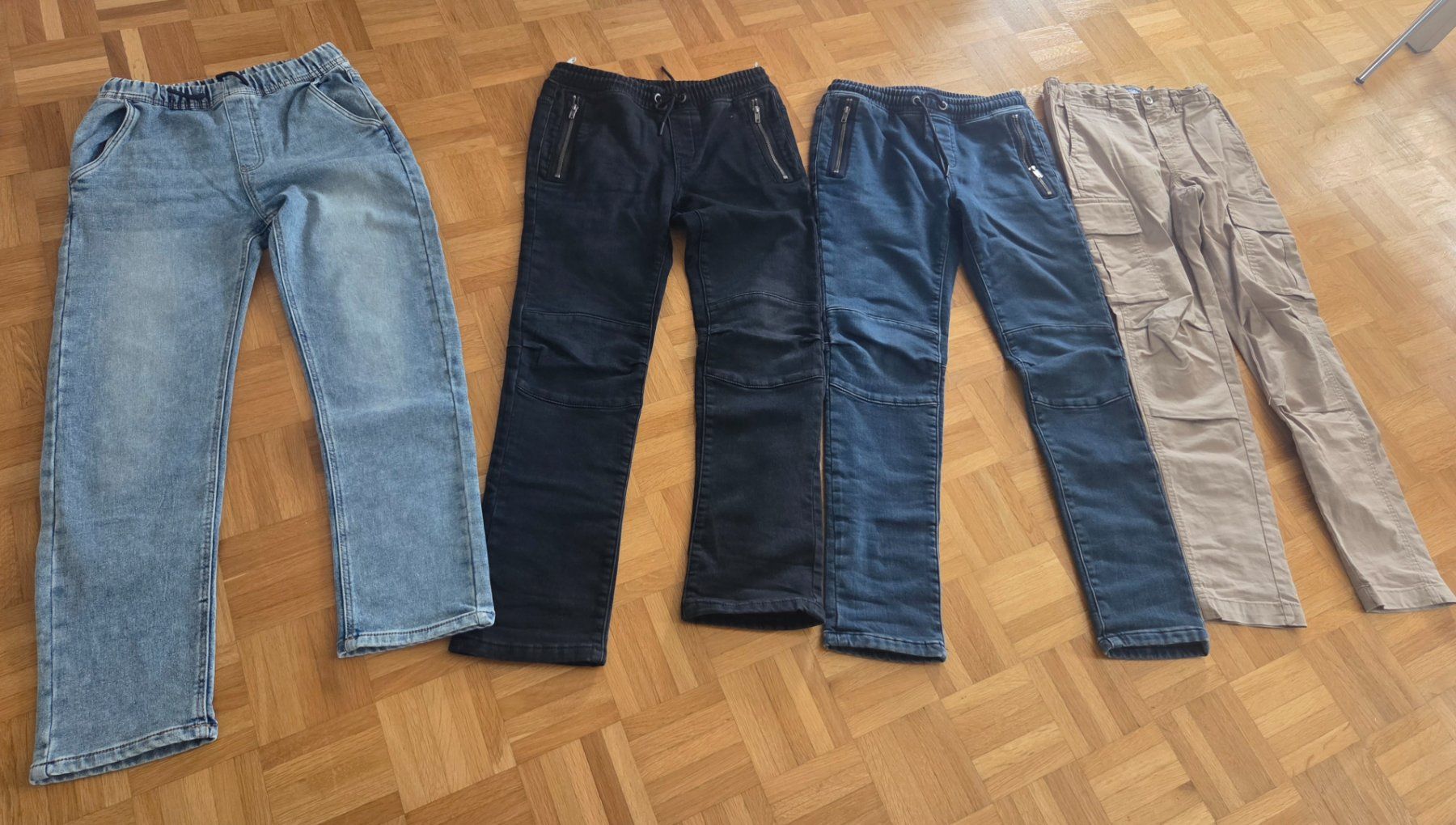 Pantalons: Hosen Gr. 158 – D'occasion à Rudolfstetten par anjam81