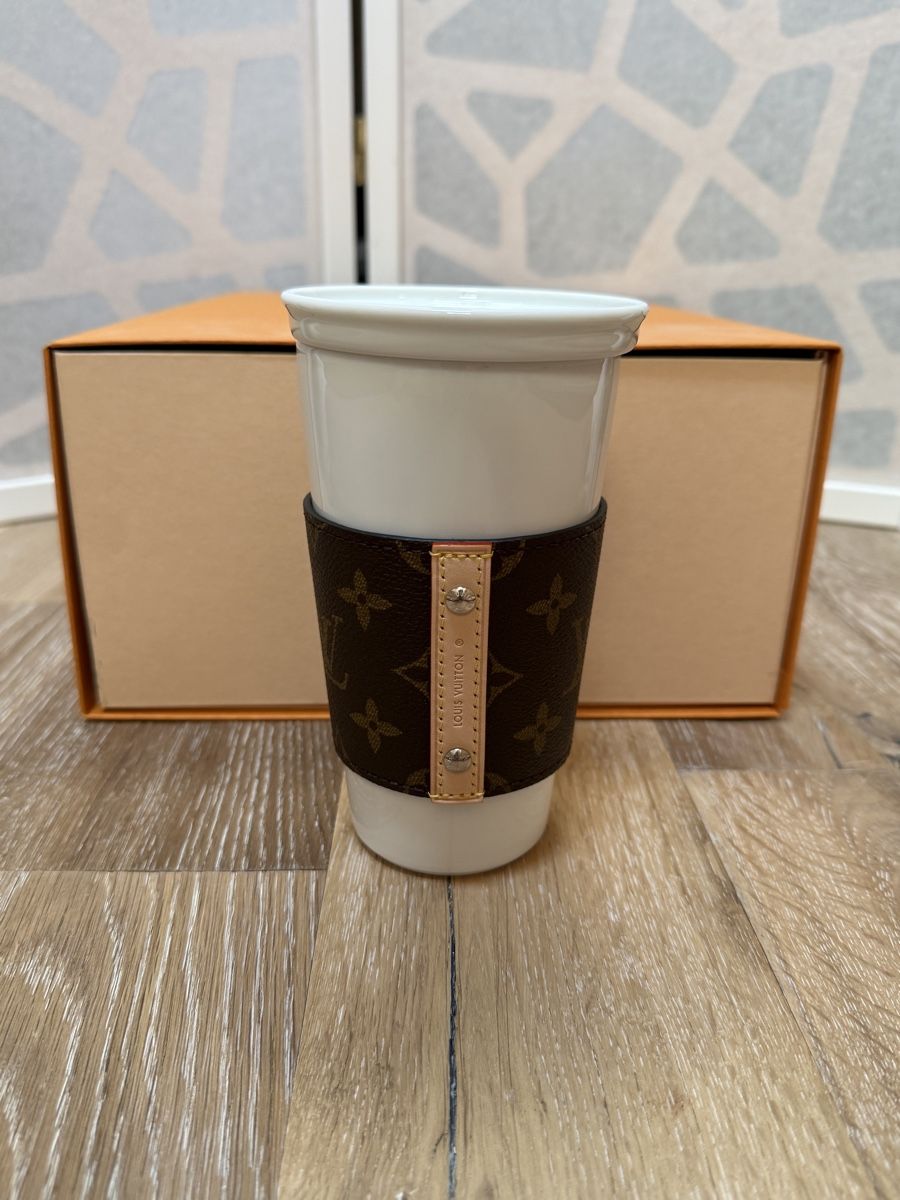 Louis Vuitton Tazze: Louis Vuitton NEW ceramic mug Set with monigram – Nuovo e nell'imballaggio originale da Grund b. Gstaad venduto da PlageNeige 1