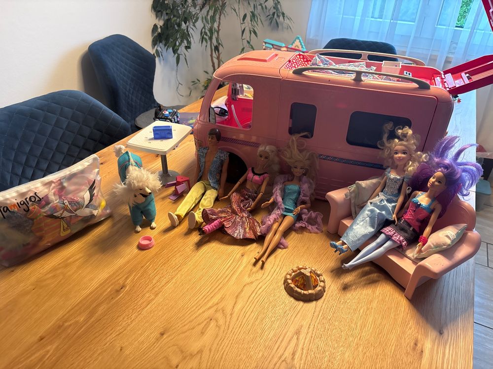 Barbie Bundle Camping-Car De Rêve Transformable + Poupée Et Accessoires - Aventures Voyage