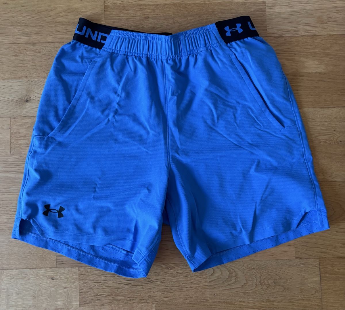 Pantaloni: Under Armour Vanish Woven Jogginghose Blau – Usato da Basel venduto da kleinerprinz