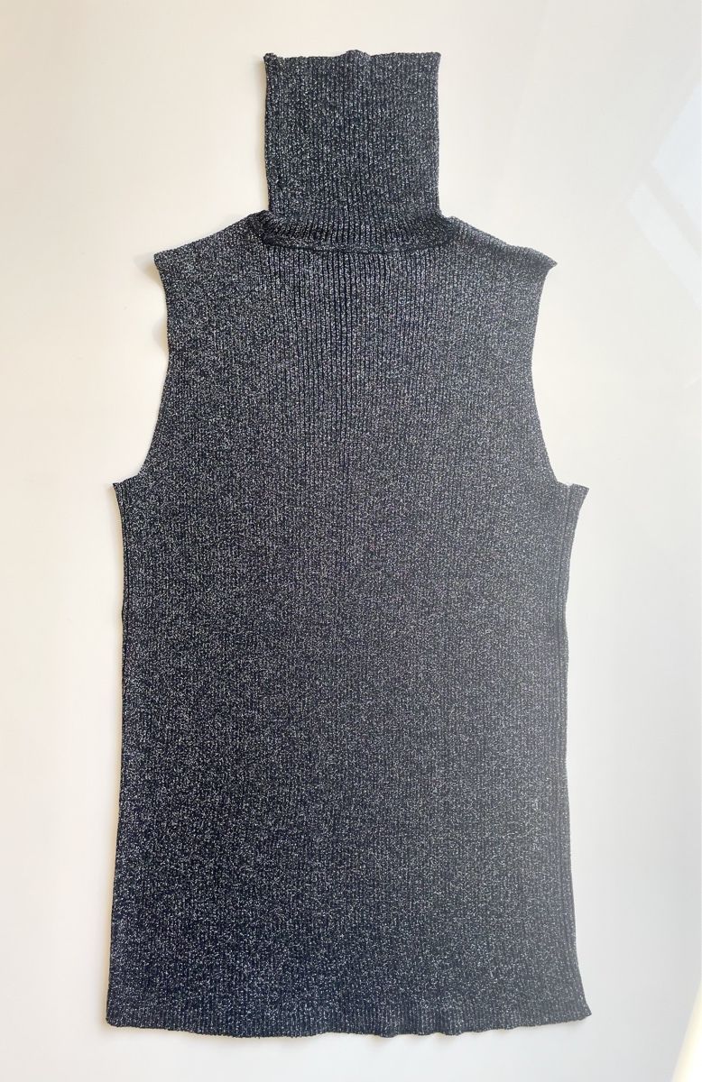 Top: Silbernes-schwarzes Stricktop mit Rollkragen – Usato da Zürich venduto da Christine.R 1