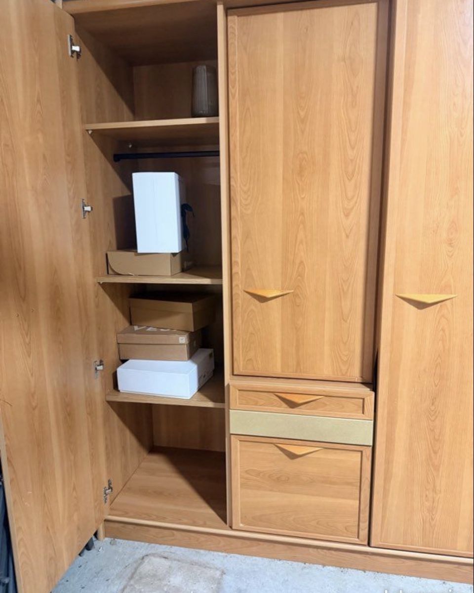 Schränke: Alsatian wardrobe. Excellent quality  – Gebraucht aus Basel von as_rcrd 1