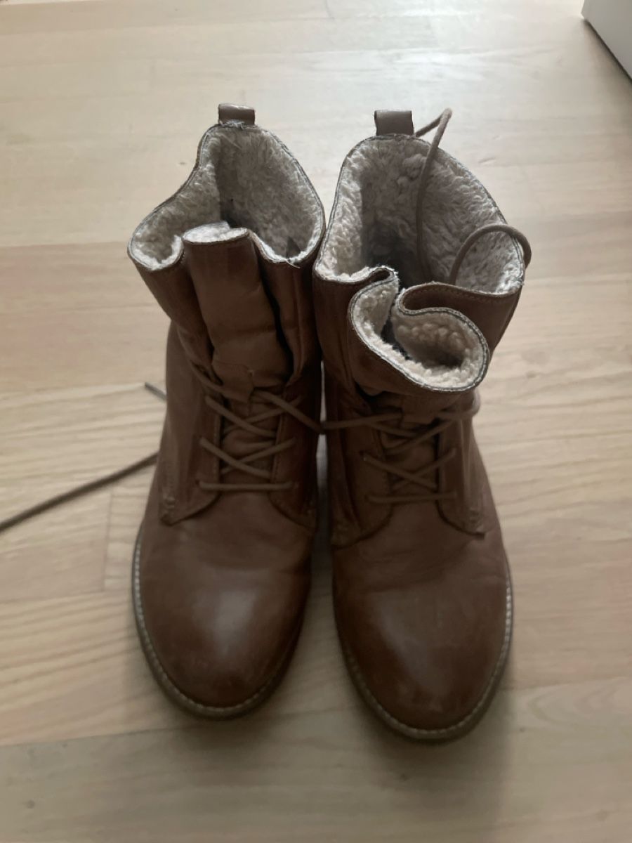 Scarpe da donna: Leichte Winterschuhe, Gr. 39 – Usato da Köniz venduto da cha_y2jv