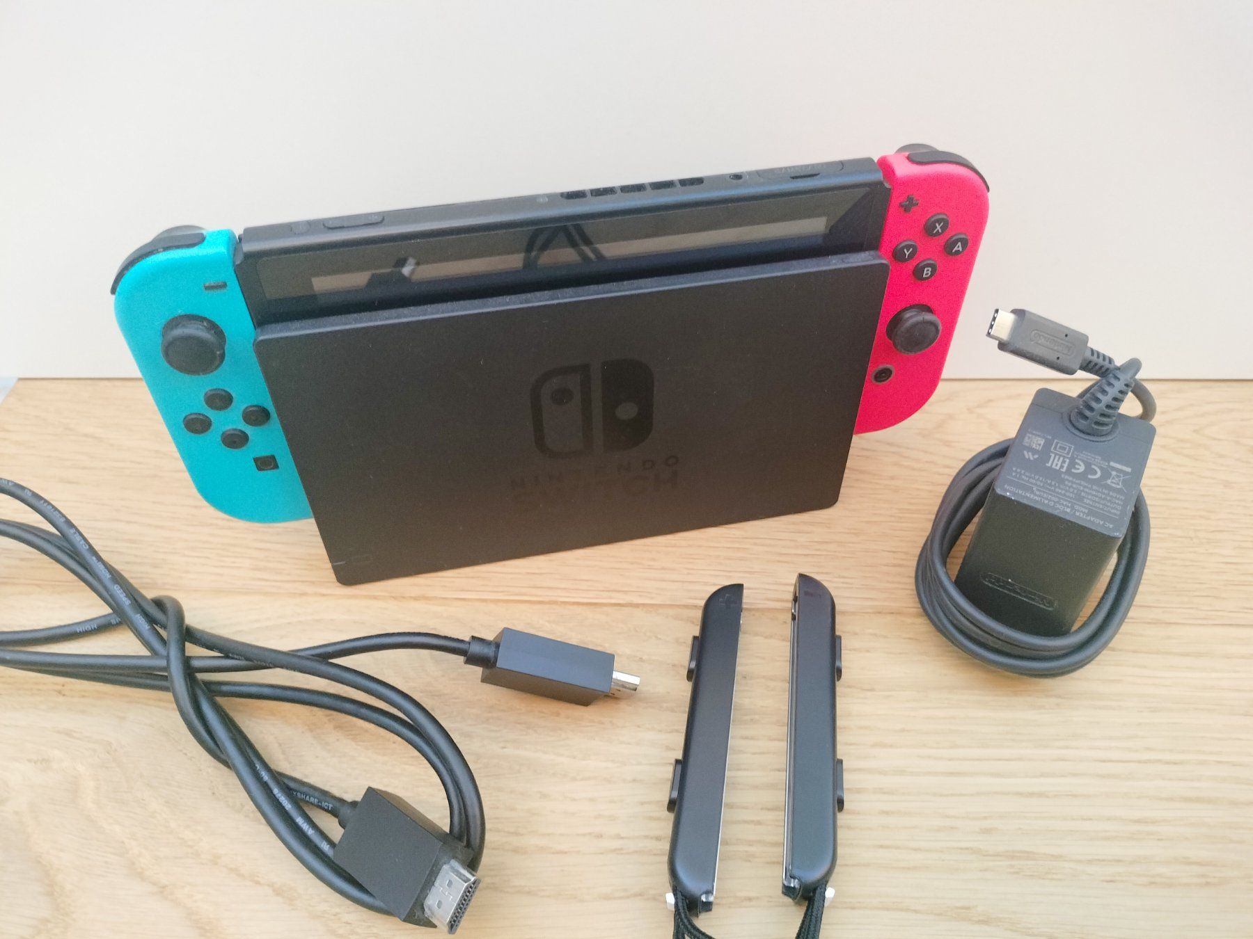 Nintendo Konsolen: Nintendo Switch rot/blau Komplettset – Gebraucht aus Wil SG von kaizzen 1