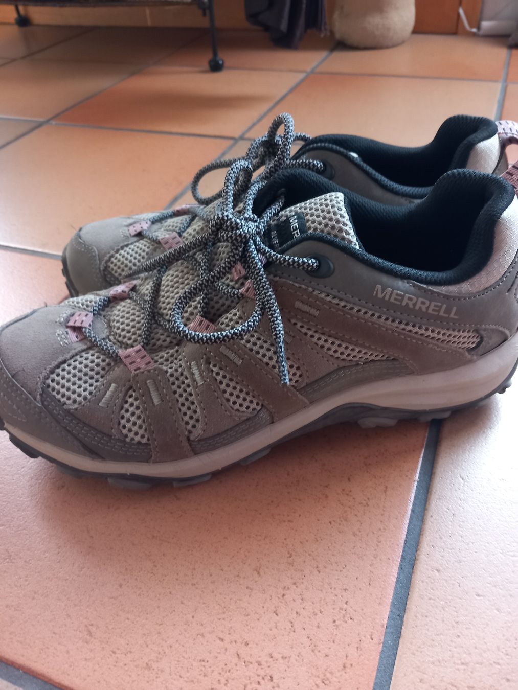 Merrell Scarpe da uomo: Merrell 40 – Nuovo (secondo la descrizione) da La Chaux-de-Fonds venduto da Uyuni 3