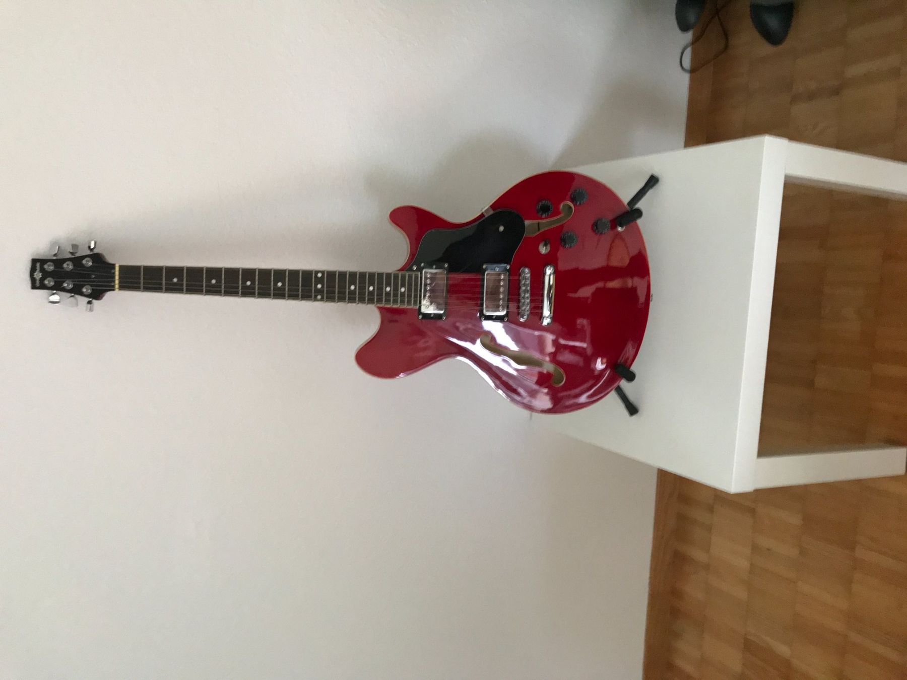 Strumenti musicali: E-Gitarre rot guter Zustand – Usato da Niederurnen venduto da Lardi1 1