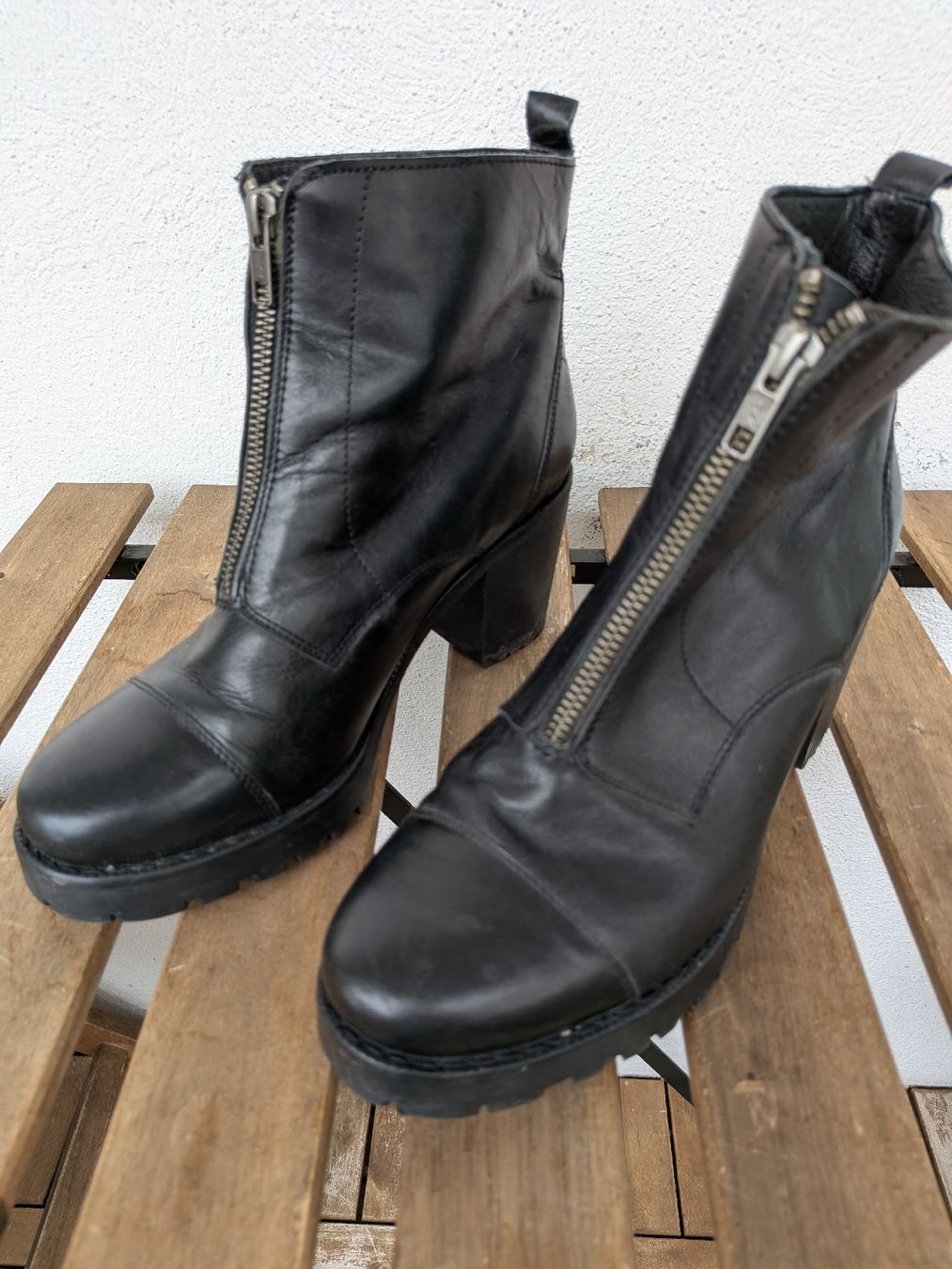 Damenschuhe: Schwarze Lederstiefeletten Gr 39 – Gebraucht aus Bern von dun