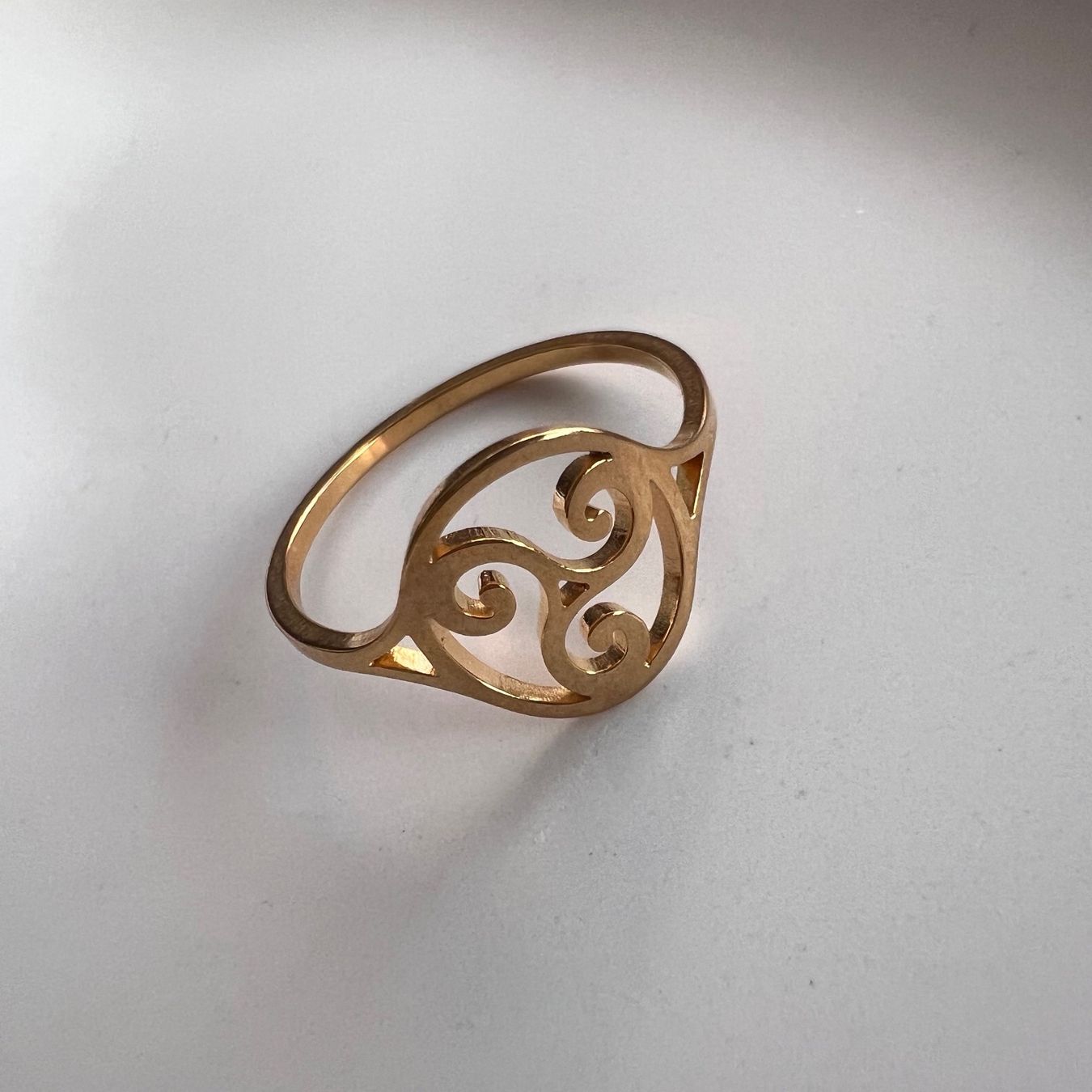 Anelli: Bague Triskell en acier inox doré – Nuovo (secondo la descrizione) da Pully venduto da sunaddict 4