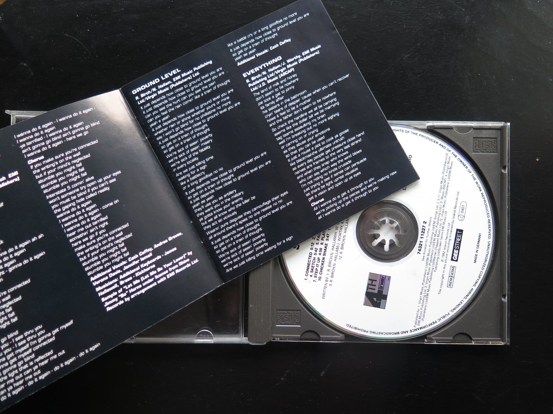 CD: (p) CD STEREO MC's: Connected, 1992 – Usato da Bern venduto da Balzamico 2