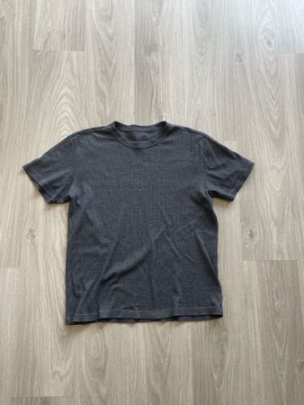Dunkelgraues T-Shirt, Grösse L - Top Zustand für Sommer!