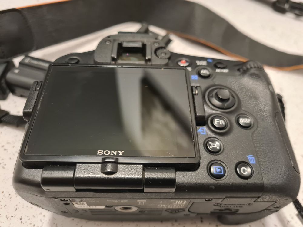 Sony Fotocamera: Sony Alpha 77 II Digitalkamera – Difettoso da Neuhausen am Rheinfall venduto da Boulderer 1