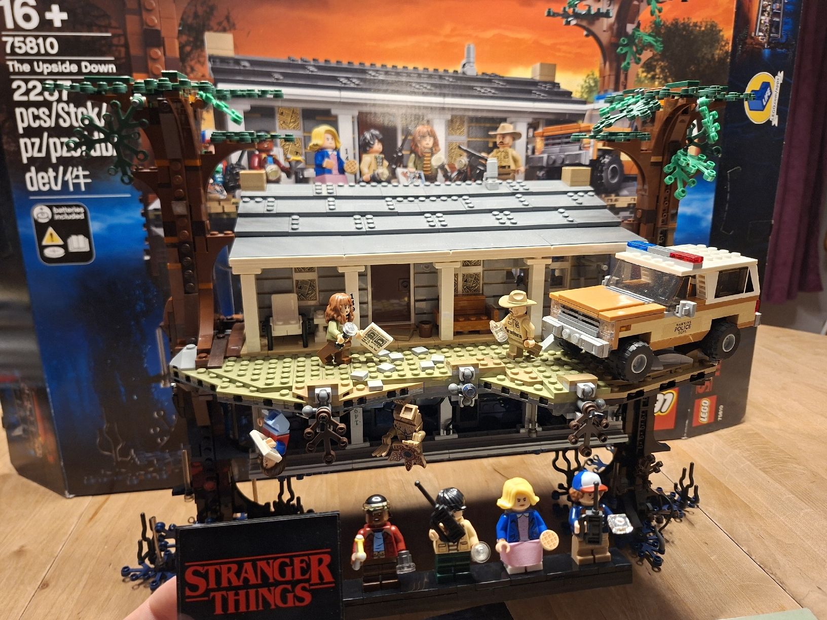 Lego Kit di costruzioni: LEGO Stranger Things 75810 The Upside Down – Usato da Gelterkinden venduto da BlackzoomsBrickverse