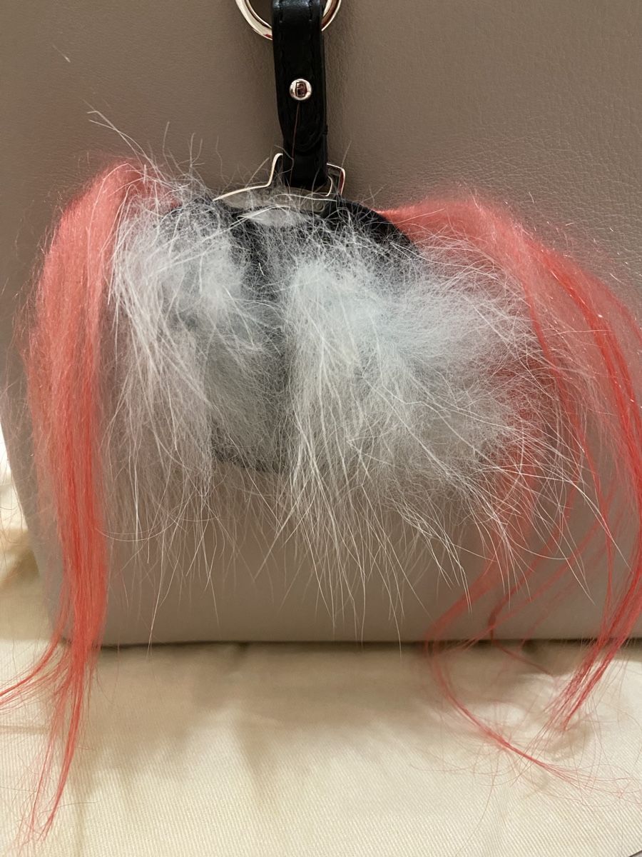 Fendi Borse da donna: Fendi 2jours leather handbag with Fur Charm – Nuovo (secondo la descrizione) da Mies venduto da nic_yk5d 1