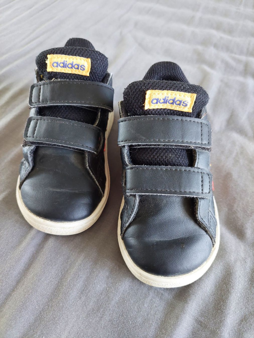 Adidas Scarpe per ragazzi: ADIDAS TURNSCHUHE GR. 22 – Usato da Münchenstein venduto da Strupfi