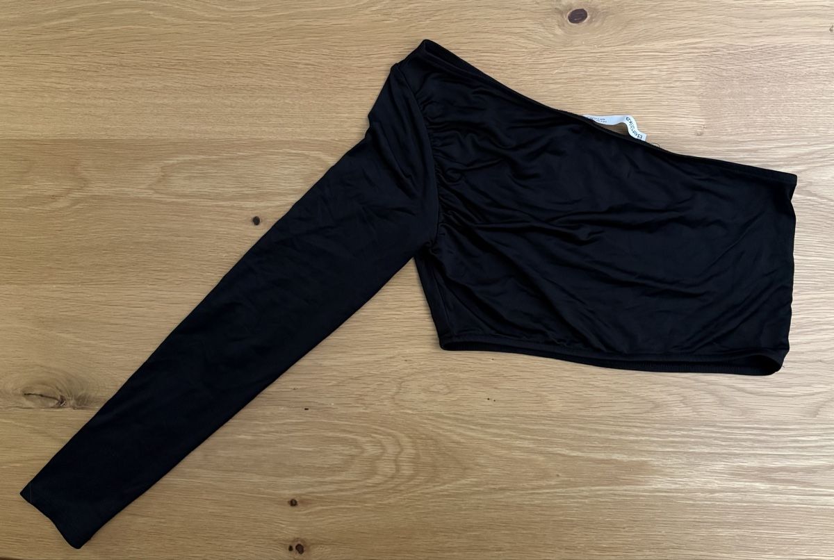 Bershka Tops: Haut BERSHKA  – Gebraucht aus Martigny von jcj_j2fb 1