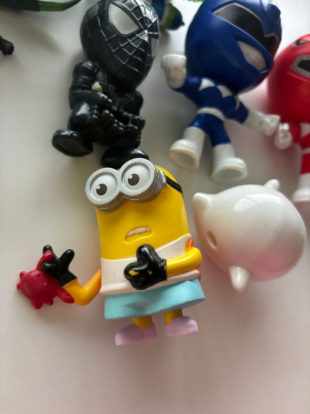 Figuren: 8 Figuren Spiderman, Minion usw. – Gebraucht aus Herisau von Seyashop1 2