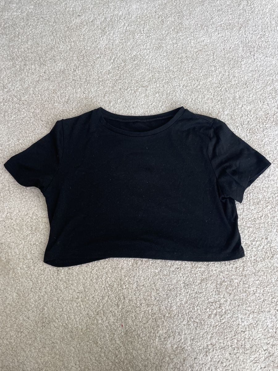 T-shirt: Schwarzes Crop Top, Grösse S – Usato da St. Niklausen LU venduto da car_2562