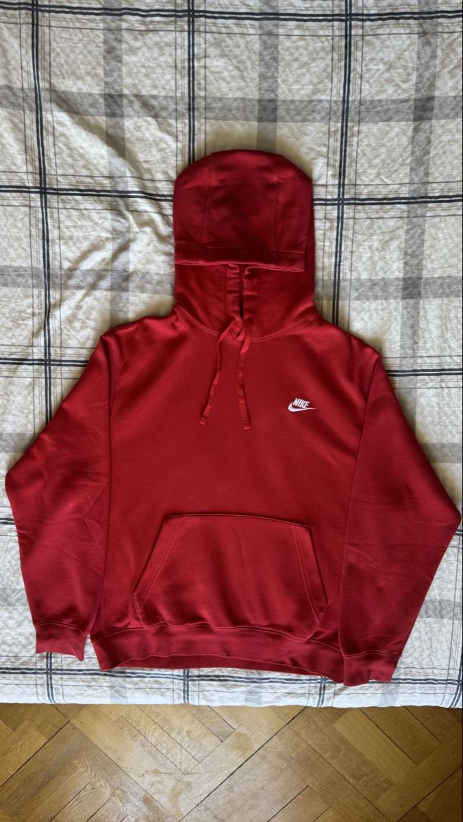 Nike Maglioni & Felpe: Sweat capuche Nike rouge taille M bon état – Usato da La Chaux-de-Fonds venduto da Ctn_Kvn