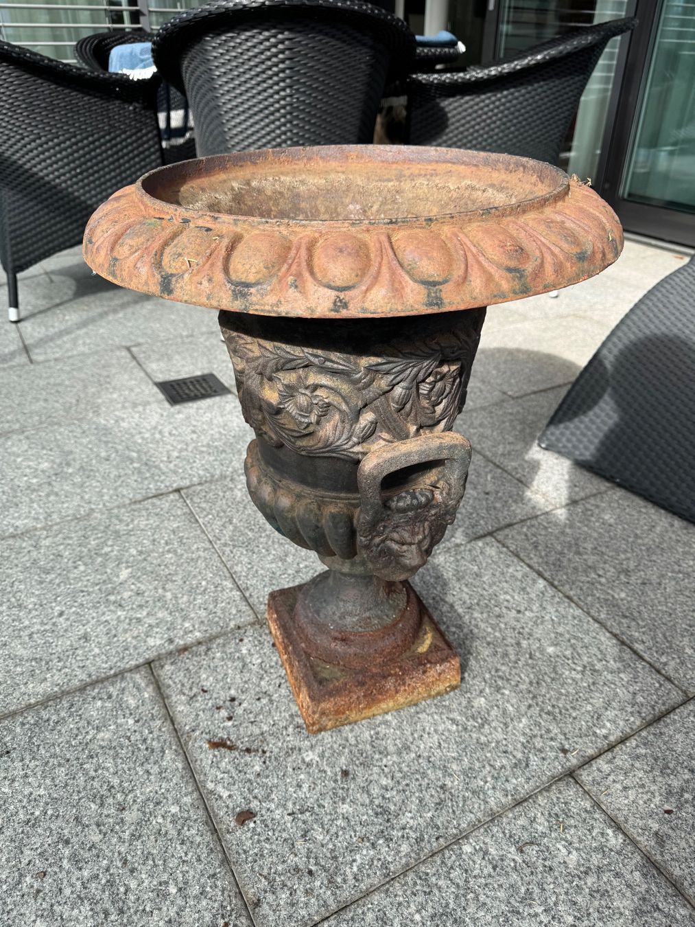 Vasi per fiori: Grosse Gartenamphore mit Rostpatina – Usato da Küssnacht am Rigi venduto da Parsifal 2