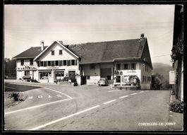 AK Corcelles-le-Jorat, Carrefour avec maisons et café