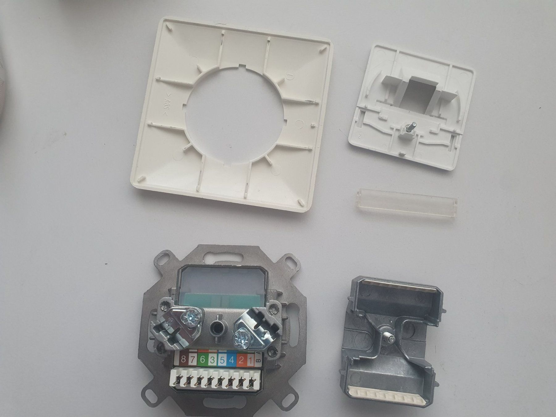Stecker: Netzwerk Steckdose UKV 1xRJ45 – Neu (gemäss Beschreibung) aus Zürich von eymen20 3