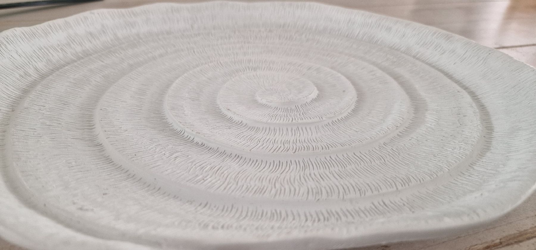 Servierplatten: Dekorative Schale, Spirale weiss  – Gebraucht aus Suhr von Sbume 1