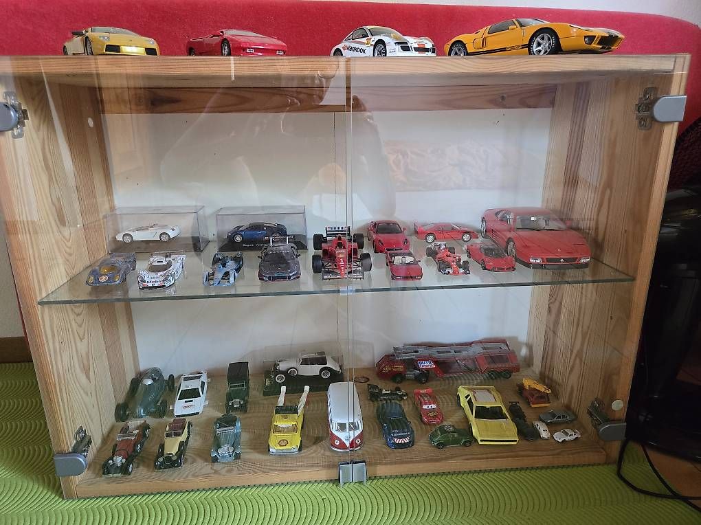 Modellautos: 37 Modell Autos mit Vitrine  – Gebraucht aus Biel/Bienne von Rouf7 4