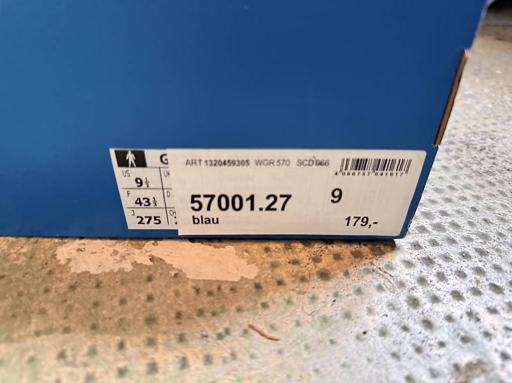 Adidas Herrenschuhe: Adidas neuve taille 43 – Neu und originalverpackt aus Lausanne von Mr_Solo 1