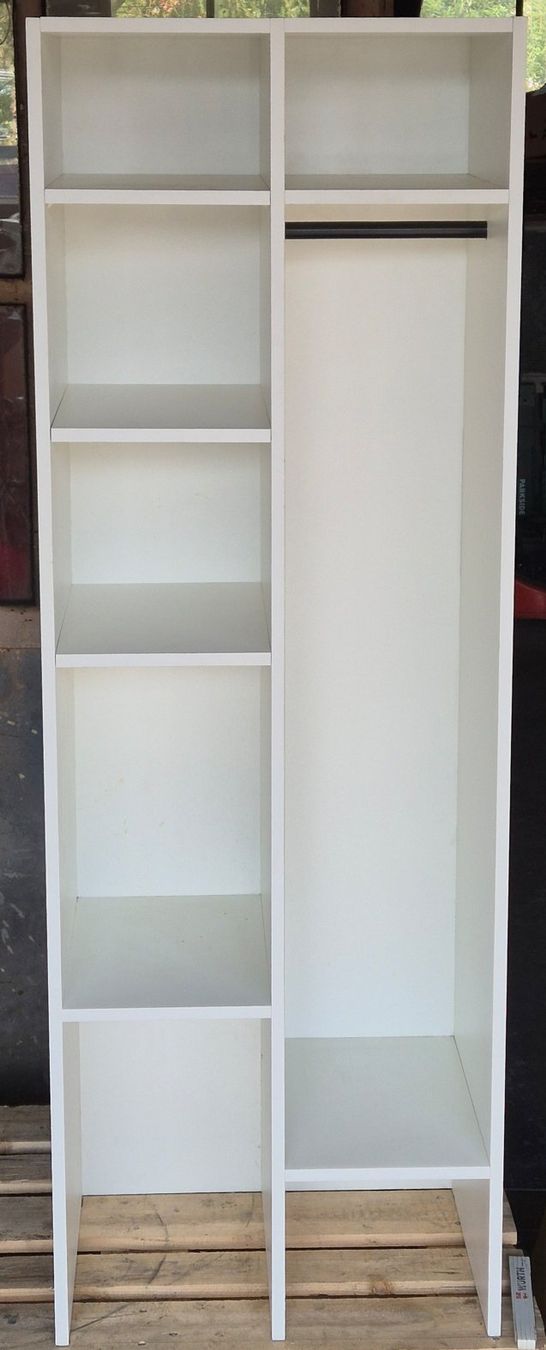 Guardaroba: Weisse Garderobe in schlichtem Design – Usato da Winterthur venduto da Teletoby 1