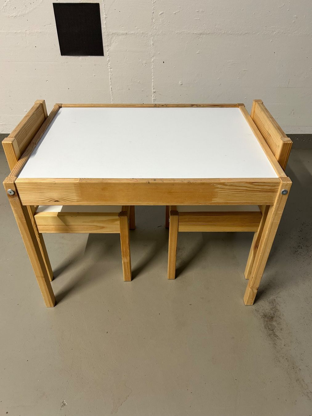 Ikea Tischset: Kindertisch + 2 Stühle – Gebraucht aus Affoltern am Albis von dor_d289