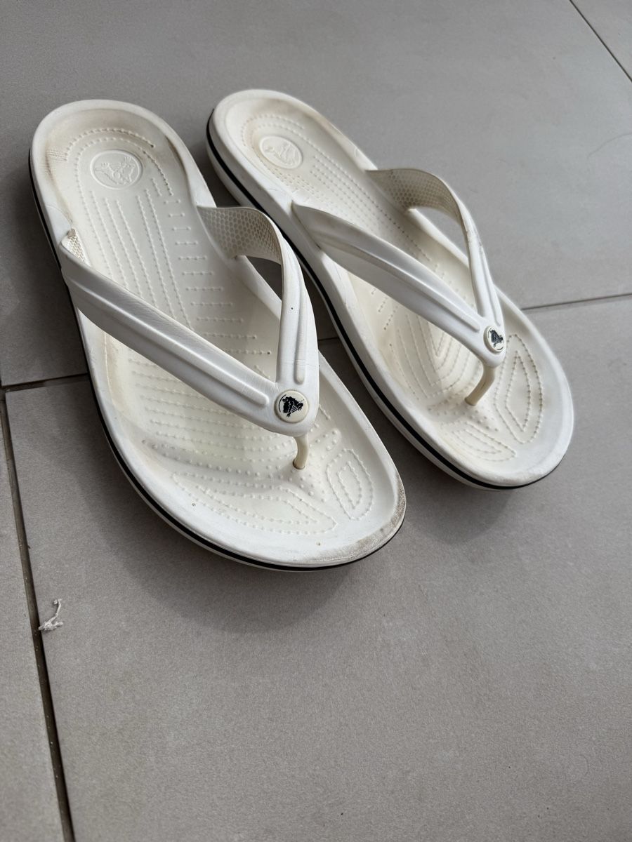 Crocs Scarpe da uomo: Crocs Zehentrenner Flip Flops weiss – Usato da Recherswil venduto da Noname1