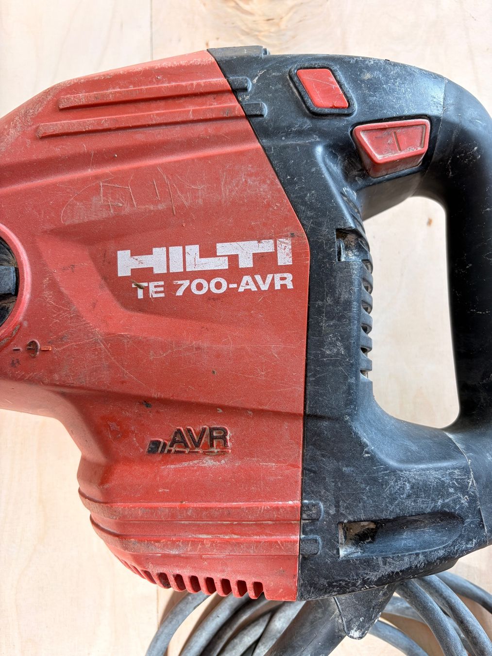 Hilti Tutti gli attrezzi: Hilti TE 700-AVR Spitzhammer – Usato da Zürich venduto da studiobellevue 1