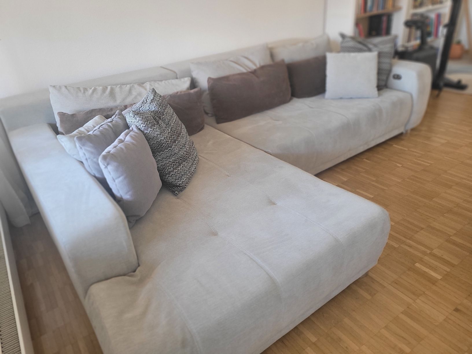 Sofas: Grosses Ecksofa mit Bettfunktio – D'occasion à Wallisellen par Alina_v8c6 5