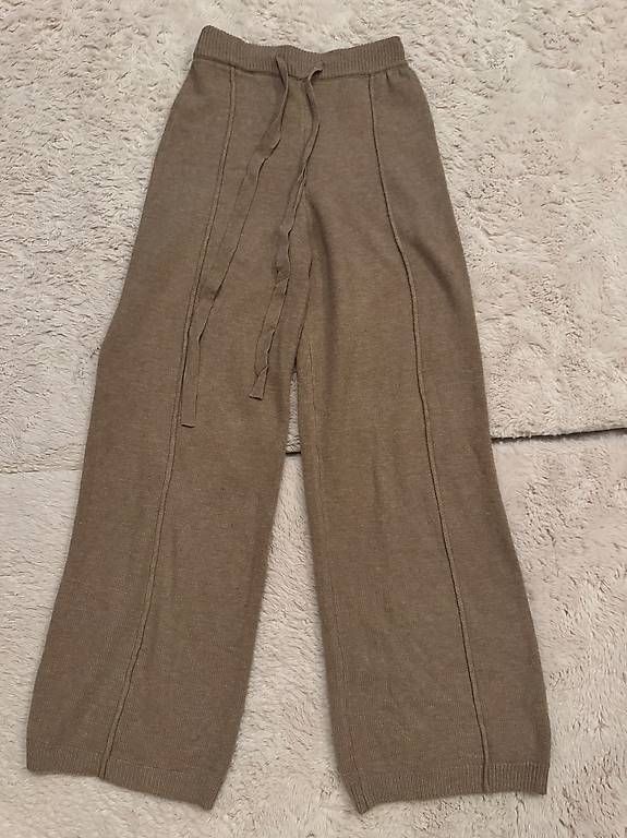 Pantaloni: Beige Strickhose / Wide Leg – Usato da Oberwil b. Zug venduto da ritaaa