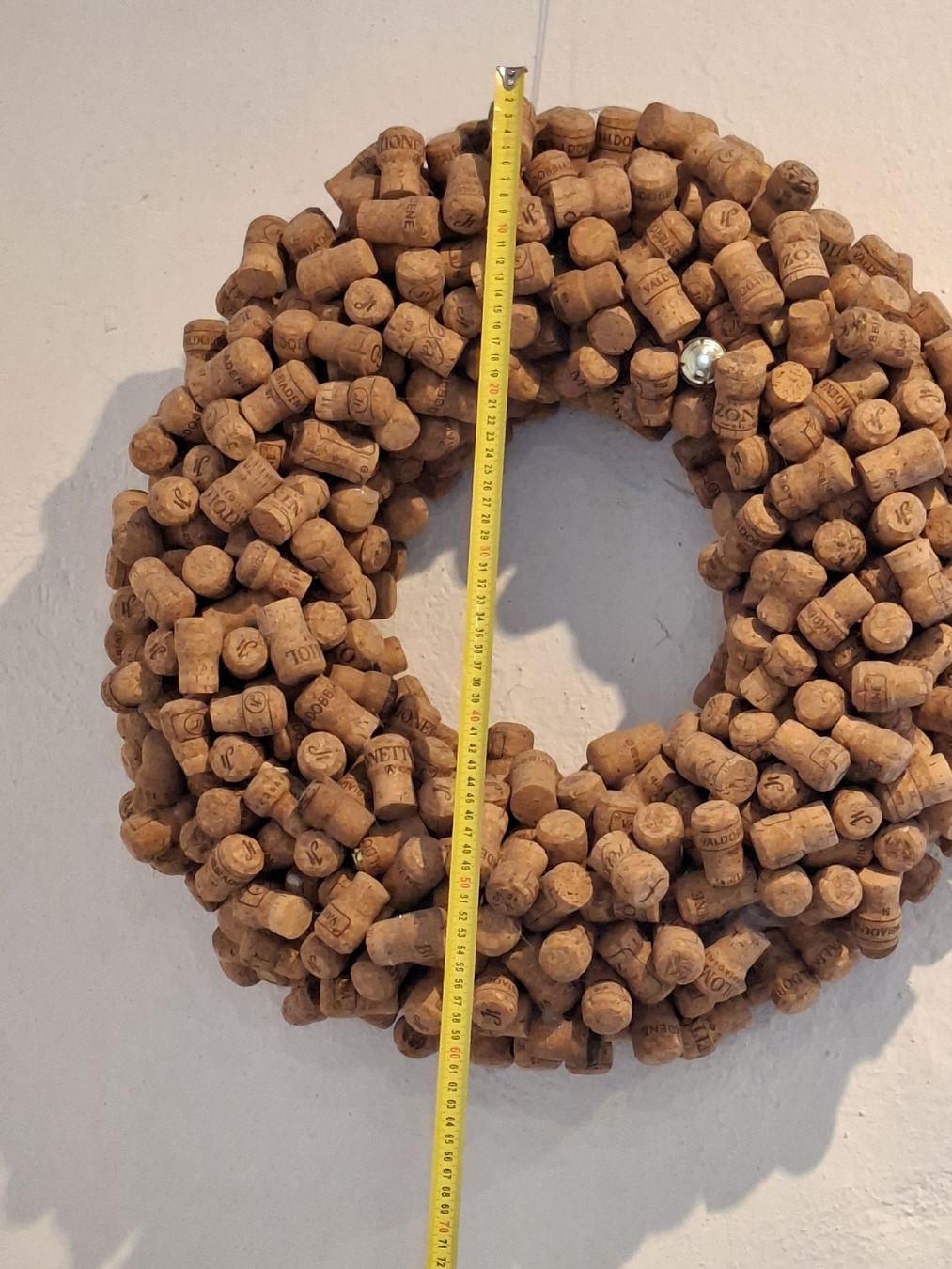 Flaschenöffner & -verschlüsse: Weinkorken Kranz, Tür-oder Tischkranz, Ø60cm – Gebraucht aus Oetwil am See von Barclay64 1