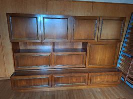 Grosse Wohnwand - Wandregal aus Holz sehr gut erhalten