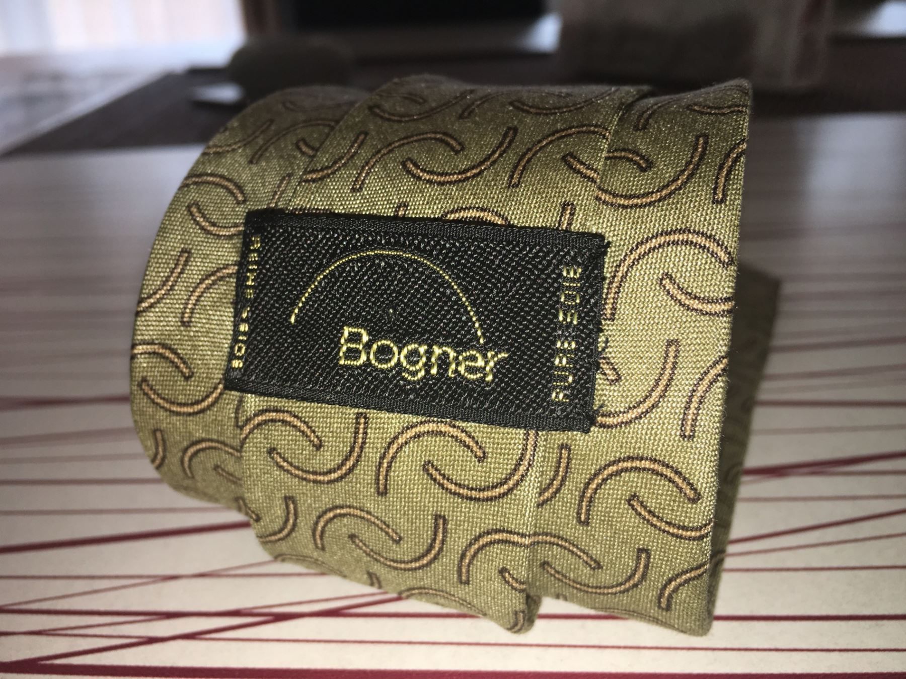 Cravatte: Cravate en soie/ Seiden Krawatte  BOGNER – Usato da Cossonay-ville venduto da Super-Price-Quality 8
