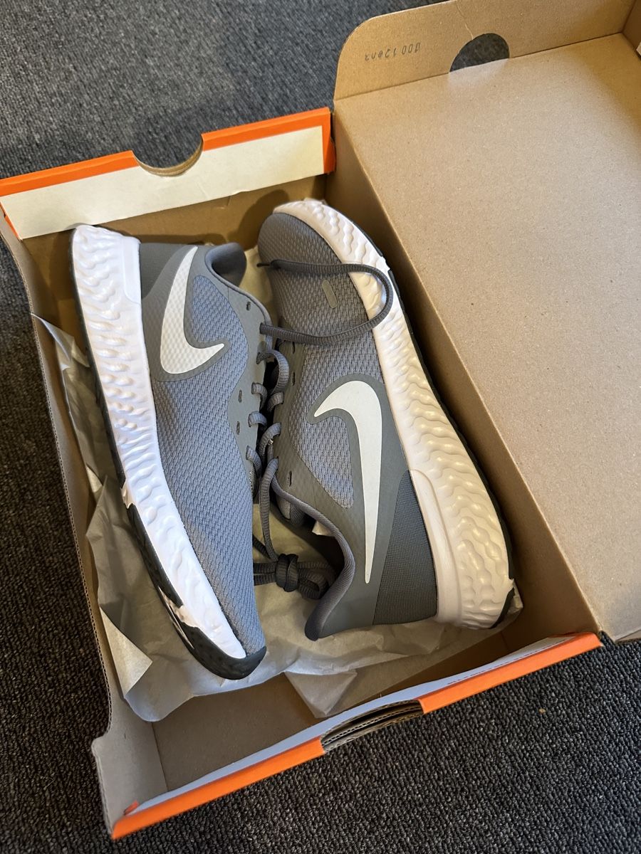Nike Scarpe da uomo: Nike Revolution 5 unisex taille 40 gris – Nuovo e nell'imballaggio originale da Bulle venduto da LeMoleson 5