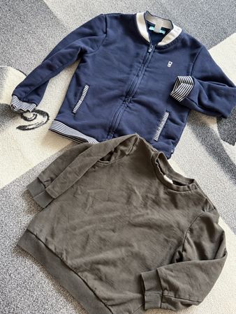 Lot de deux hauts pour enfant, bleu et brun état neuf