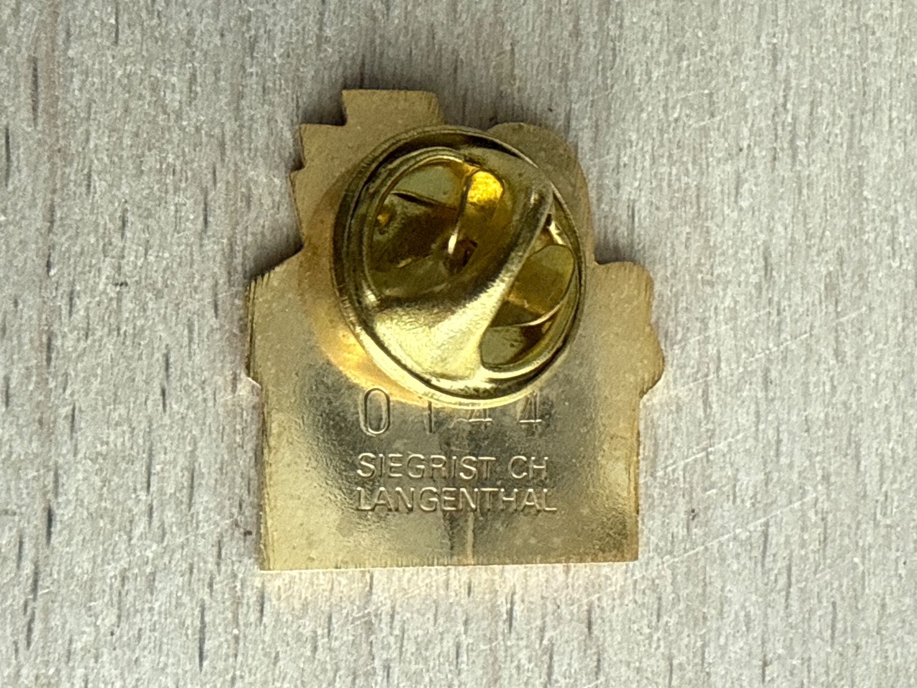 Plaquettes & Badges: Pin Sportsektion Kantonspolizei Basel – D'occasion à Glattbrugg par Schweigmatt 1