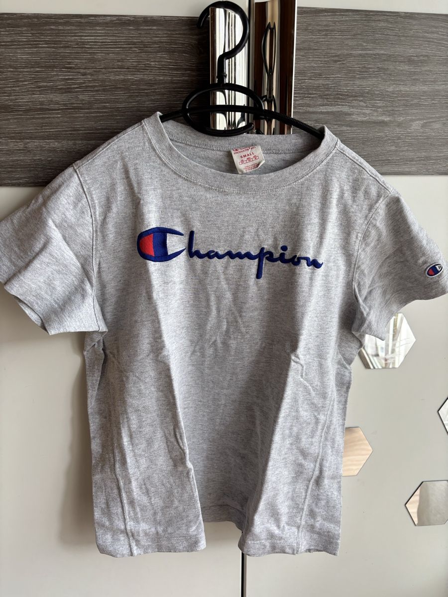 Champion T-shirt: T-shirt Champion gris – Nuovo (secondo la descrizione) da Granges VS venduto da Oliviaaaaaa
