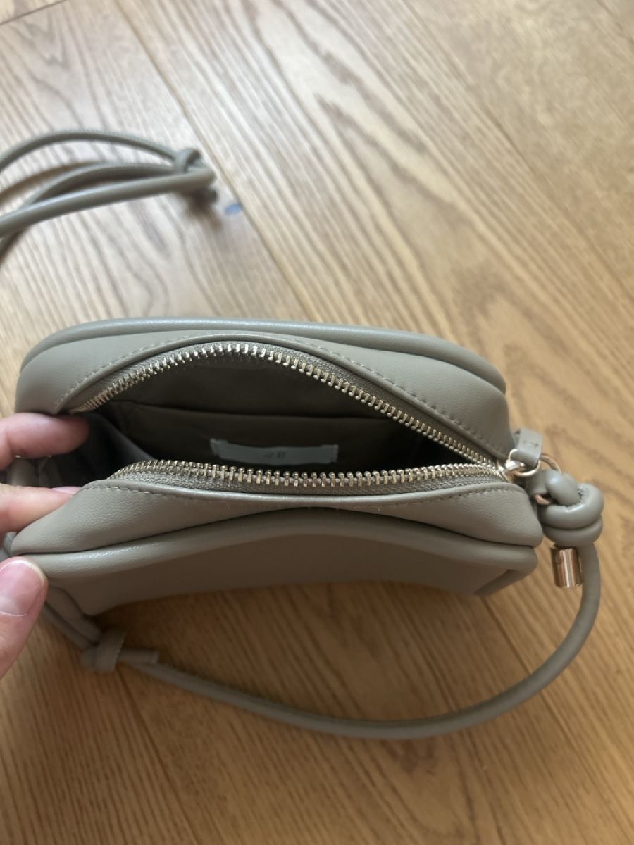 H&M Taschen für Damen: kleine H&M Tasche – Gebraucht aus Fraubrunnen von alne777 1