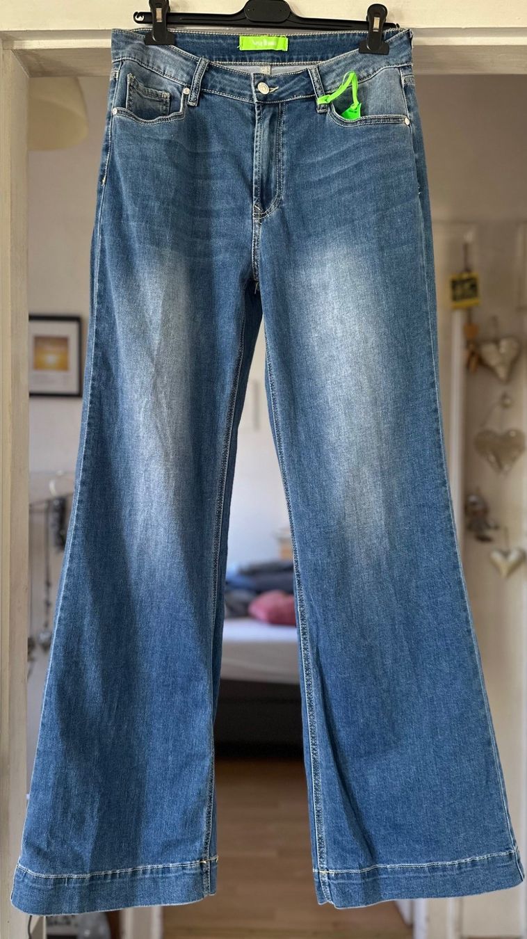 Jeans: JEANS EXTRA FLARE! L – Neu und originalverpackt aus Locarno von NicoNion