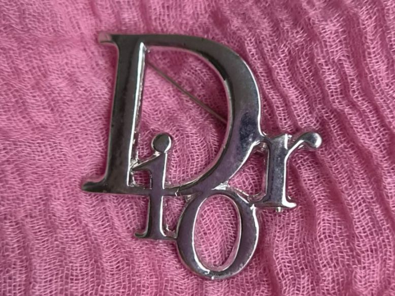 Broches & Aiguilles: Stabbrosche Marken Brosche versilbert, 4X4 cm – D'occasion à Münchenbuchsee par babilibern 1