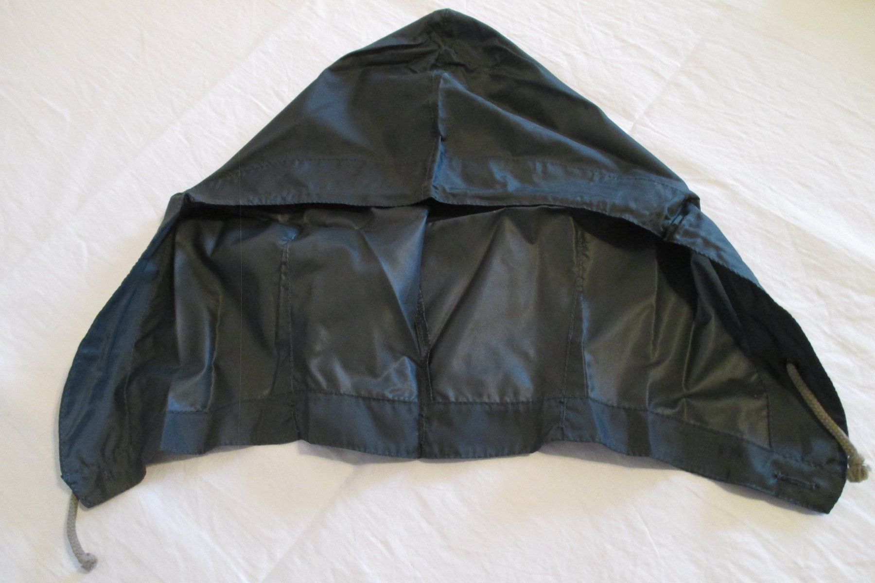 Armée suisse Uniformes: Schweizer Armee Ausgangsregenmantel – Neuf (Voir description) à Lützelflüh-Goldb par wli_9wqr 2