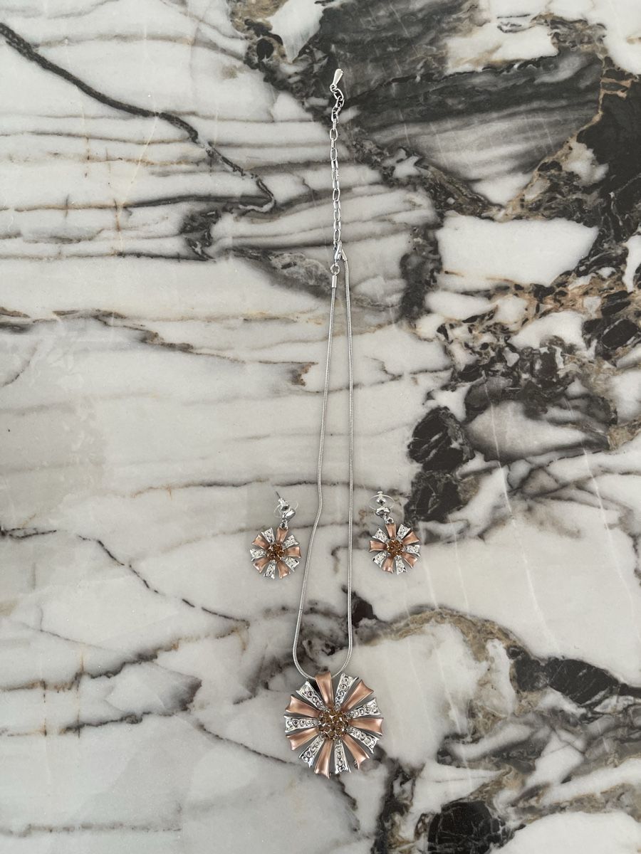 Altri gioielli: Schmuckset Blume, Kette und Ohrringe – Nuovo (secondo la descrizione) da Meisterschwanden venduto da GleMar 2