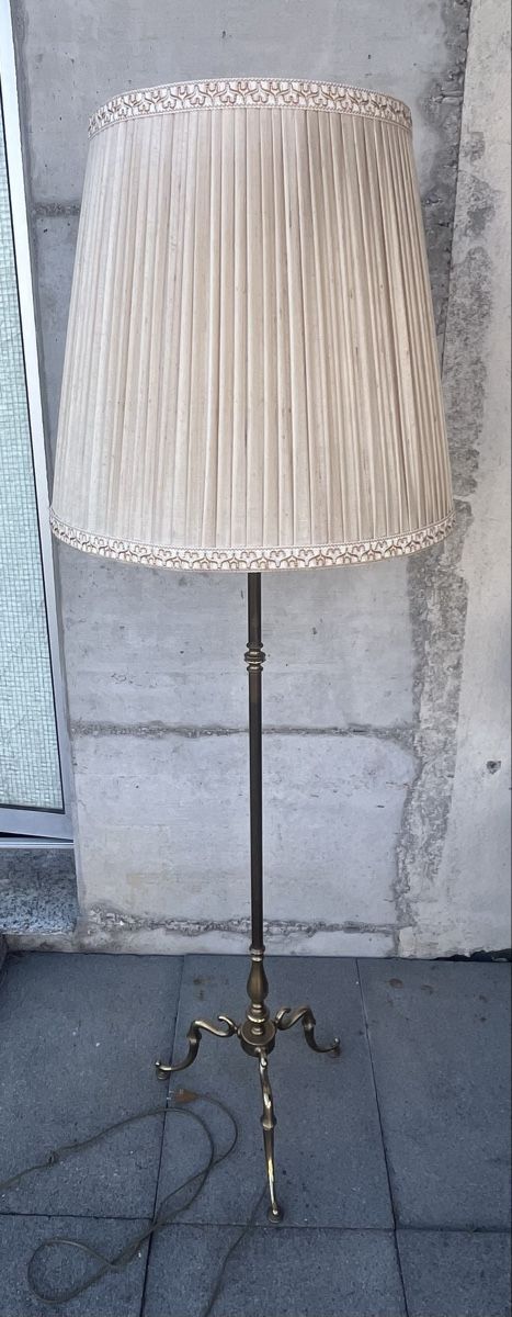Lampen: Antike Ständerlampe – Gebraucht aus Richterswil von Ness