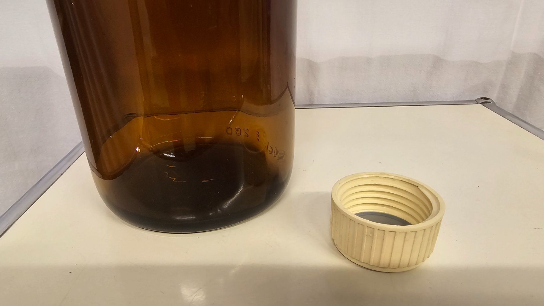 Tutte le decorazioni: Apotheke, wunderschöne braune Glasflasche 250cl – Usato da Zürich venduto da Bobesfee 3